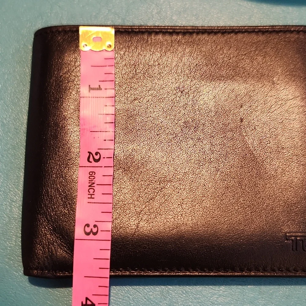 Tumi Bifold Wallet Multiple Card Slots - 2 Places for paper bills